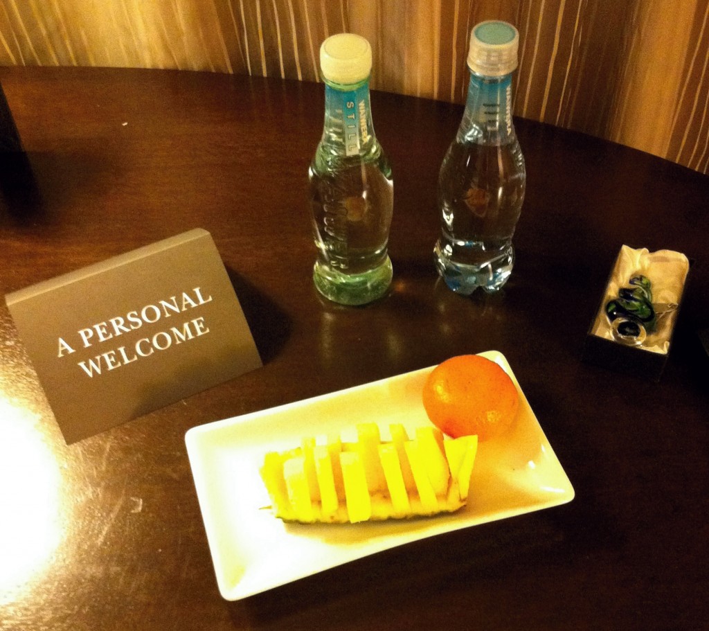 Welcome note with fresh fruit and water.