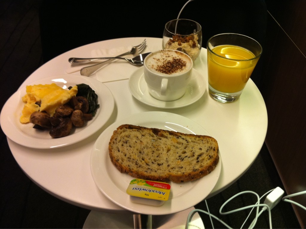 Qantas Lounge Breakfast